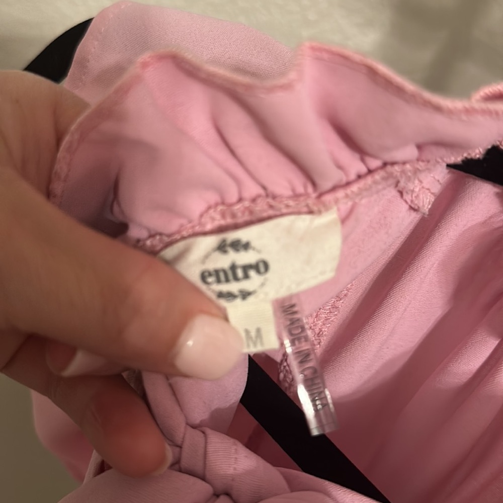 Pink Polyester Entro top size medium. - Picture 3 of 4